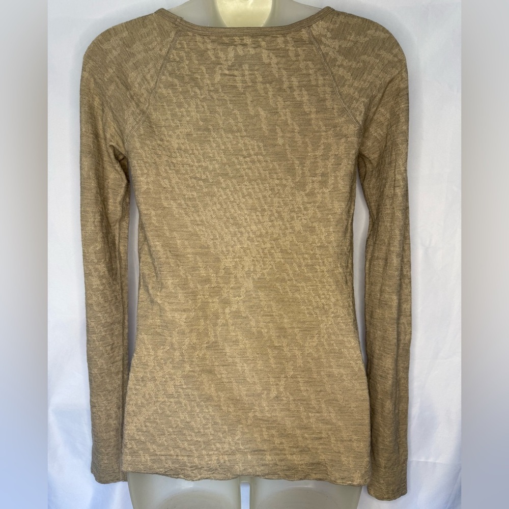 🏃‍♀️ Athleta Long Sleeve Performance Tee – Size XS – Effortlessly Active Vibes - Picture 2 of 3